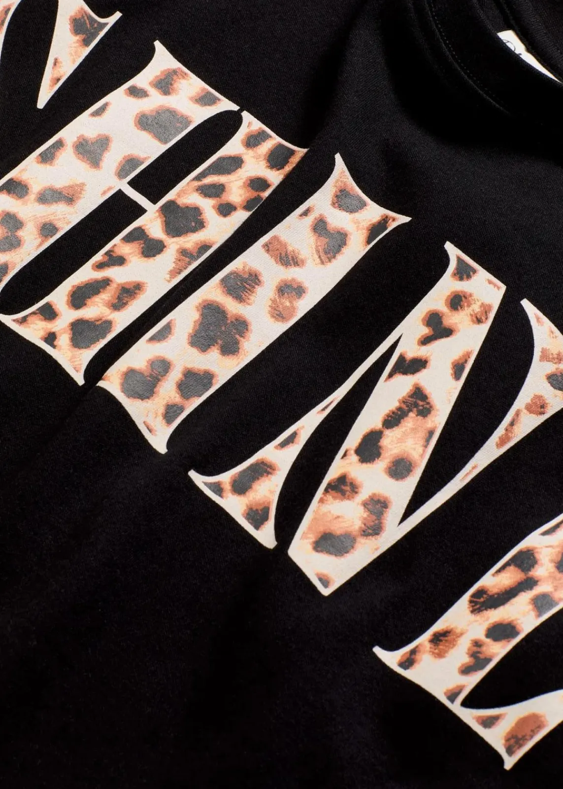 bonprix Nachhaltigere Materialien|Shirts & Tops^Kurzes T-Shirt aus reiner Bio-Baumwolle schwarz leo bedruckt