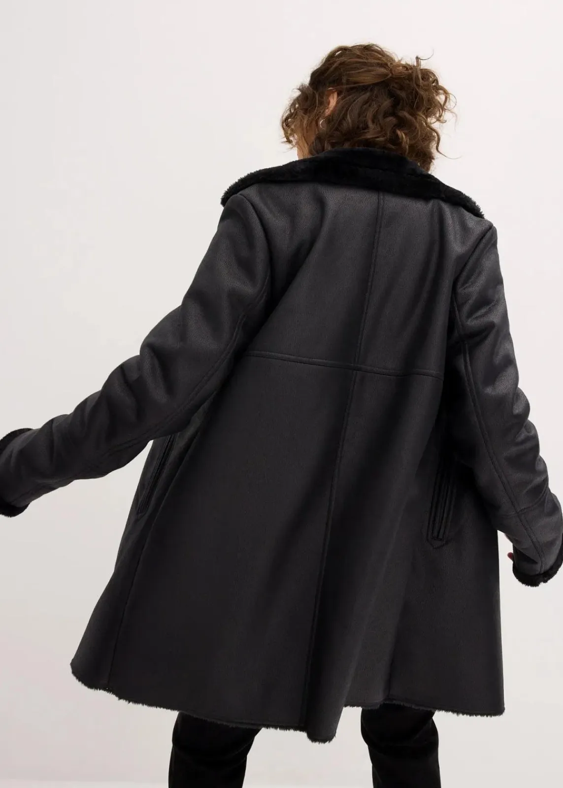 bonprix Bekleidung·Hosen|Jacken & Mäntel^Lammfellimitat-Jacke schwarz
