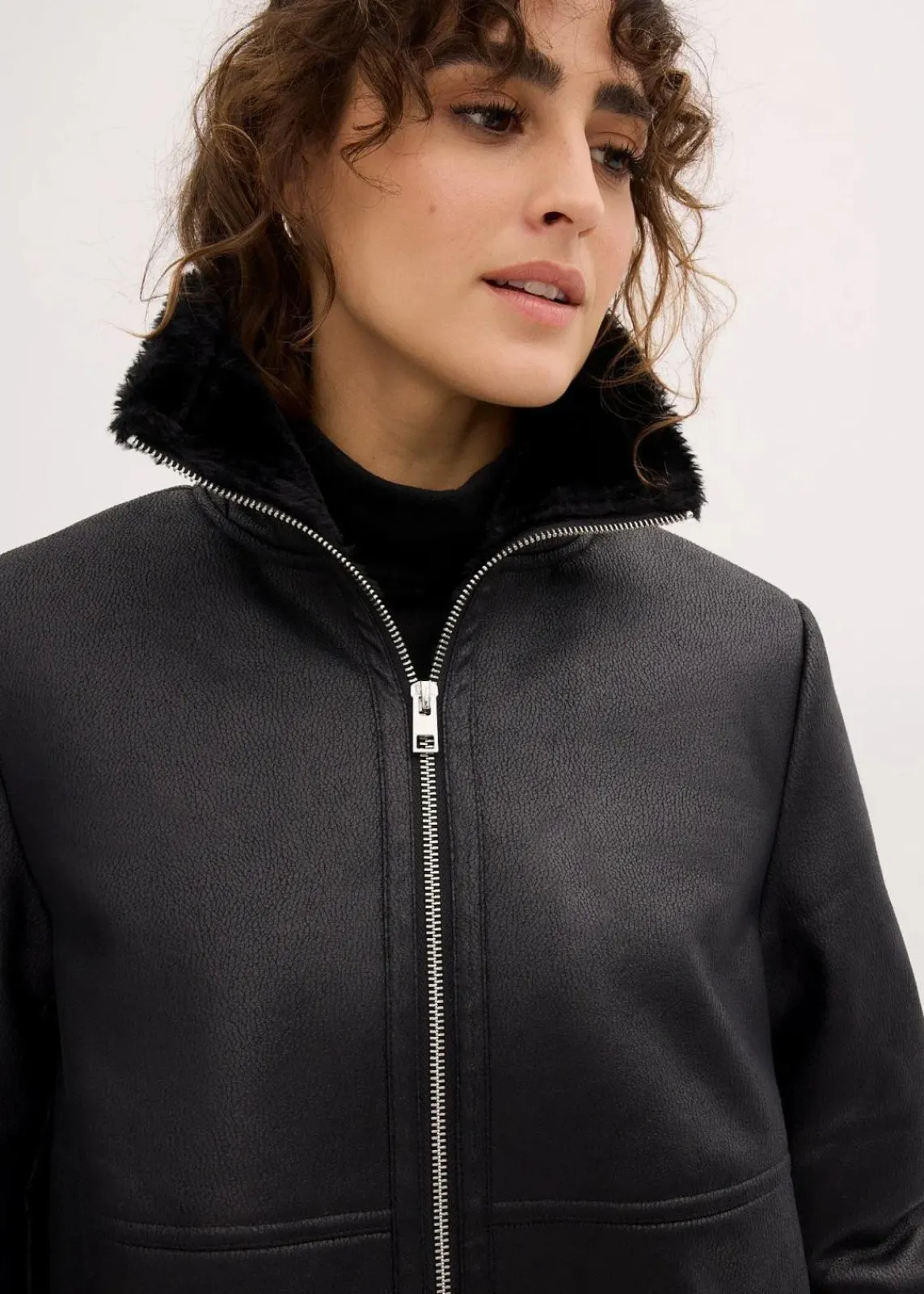 bonprix Bekleidung·Hosen|Jacken & Mäntel^Lammfellimitat-Jacke schwarz