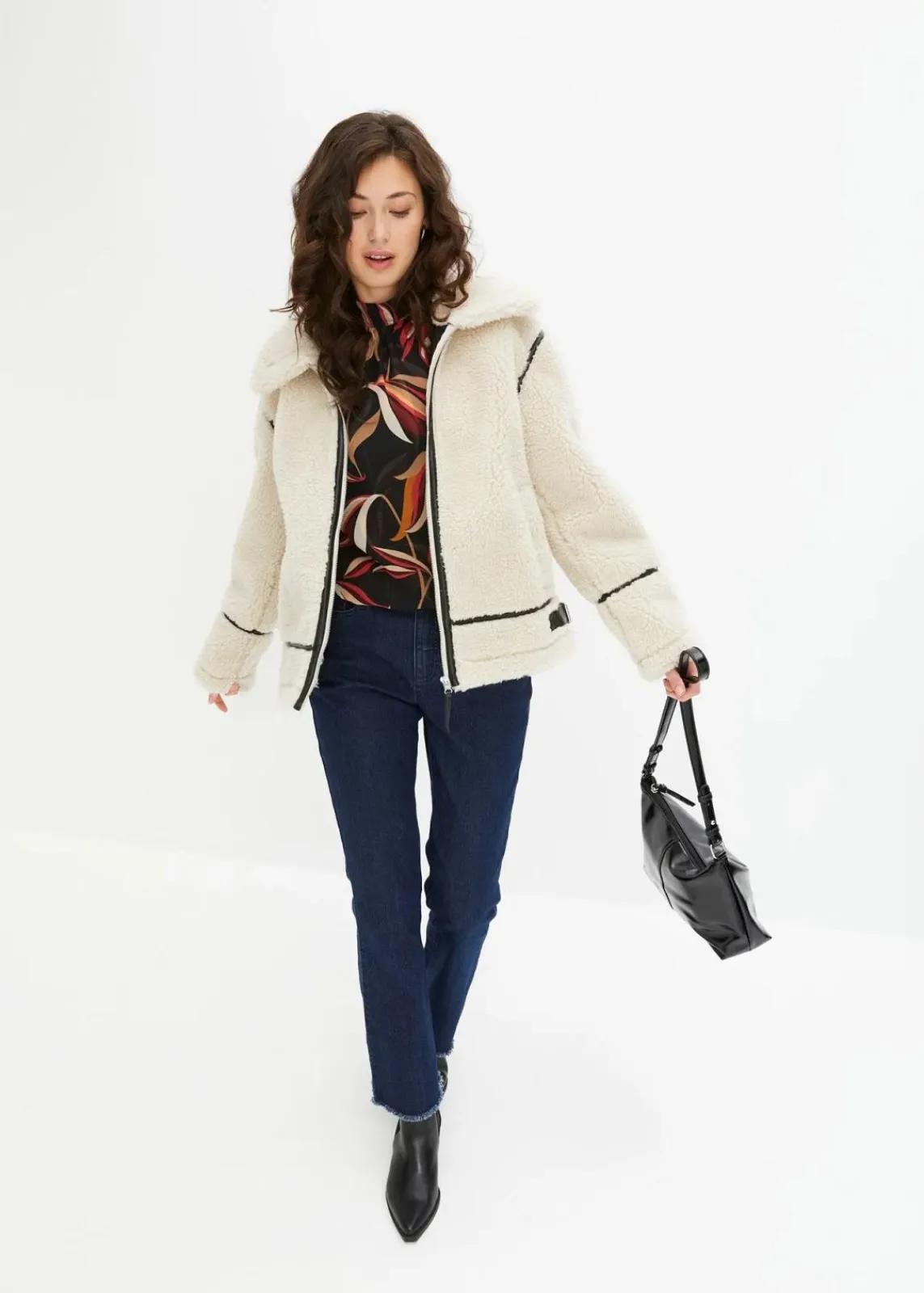 bonprix Bekleidung·Hosen|Nachhaltigere Materialien^Lammfellimitat-Jacke creme/schwarz