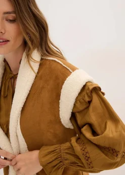 bonprix Bekleidung·Hosen|Jacken & Mäntel^Lammfellimitat-Weste cognac braun/naturbeige