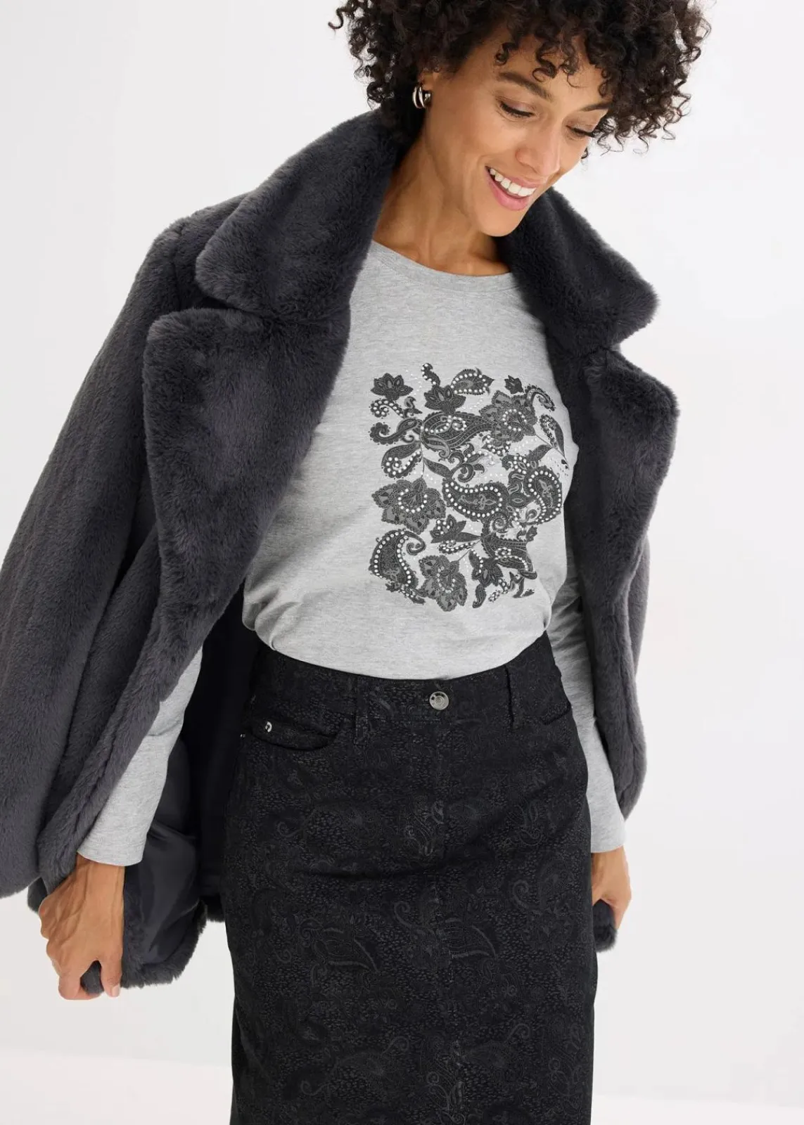 bonprix Shirts & Tops|Nachhaltigere Materialien^Langarmshirt aus Bio-Baumwolle mit dekorativem Print hellgrau meliert/schwarz
