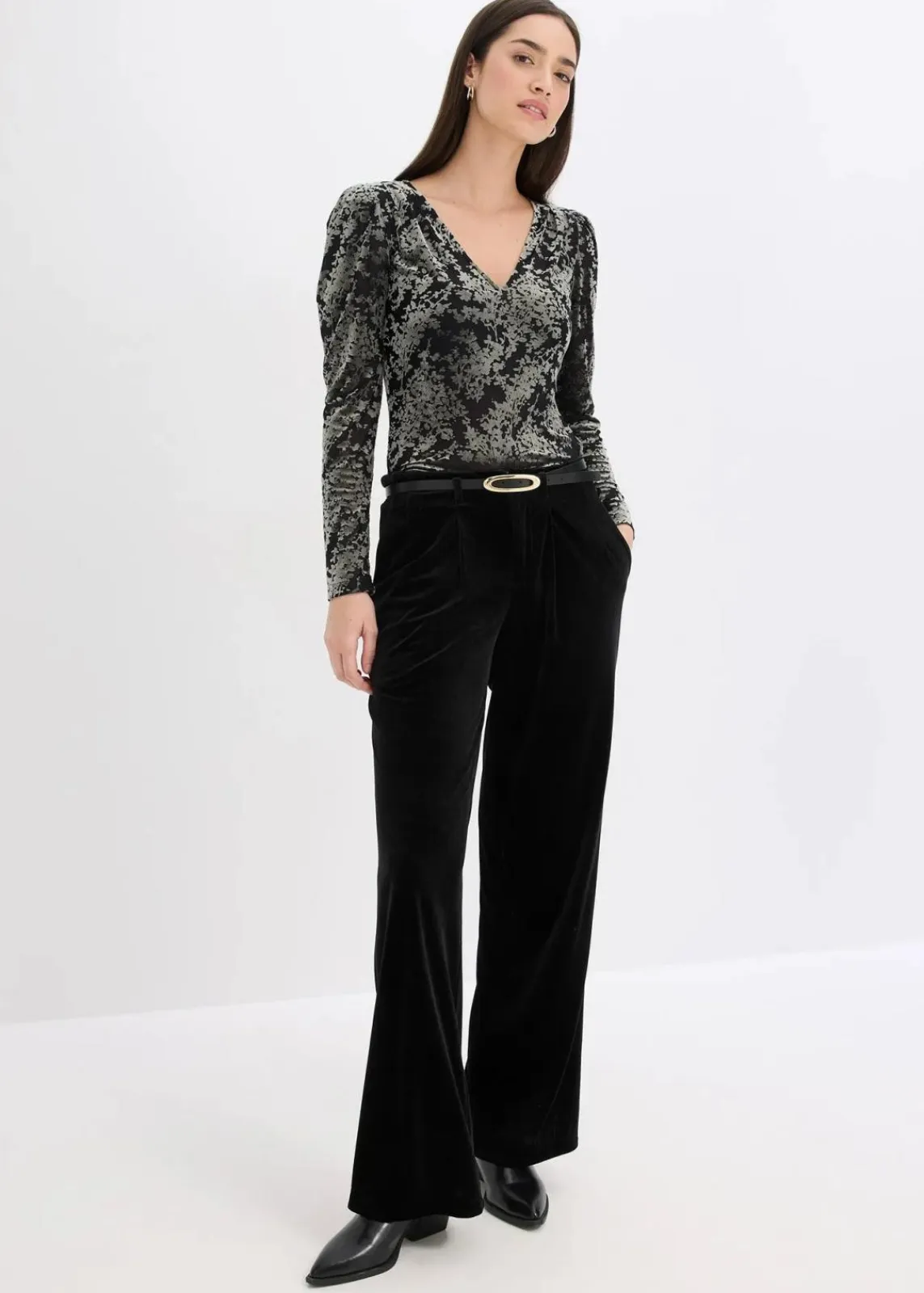 bonprix Shirts & Tops^Langarmshirt aus Dévoré-Samt schwarz/grün floral