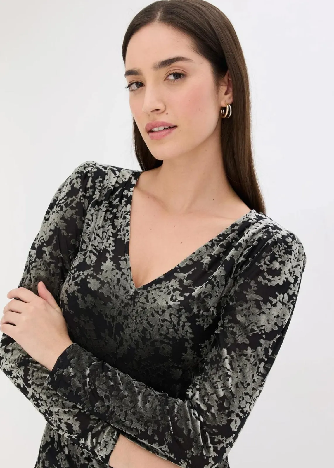 bonprix Shirts & Tops^Langarmshirt aus Dévoré-Samt schwarz/grün floral