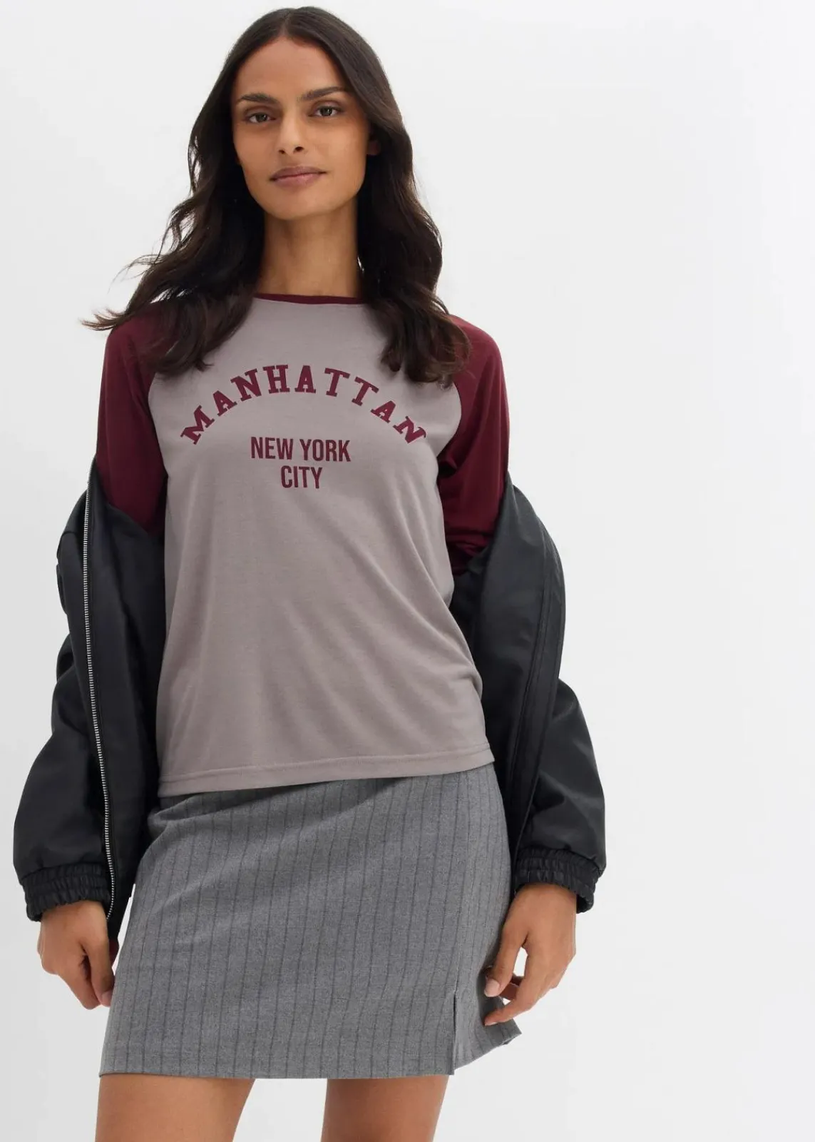 bonprix Shirts & Tops^Langarmshirt aus Jersey grau/dunkelbeere bedruckt