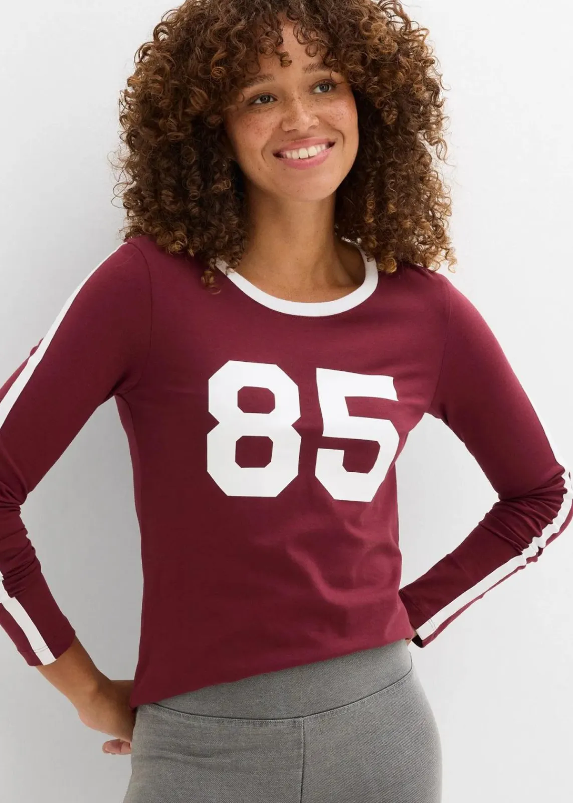bonprix Nachhaltigere Materialien|Shirts & Tops^Langarmshirt aus leichtem Jersey ahornrot/weiß bedruckt