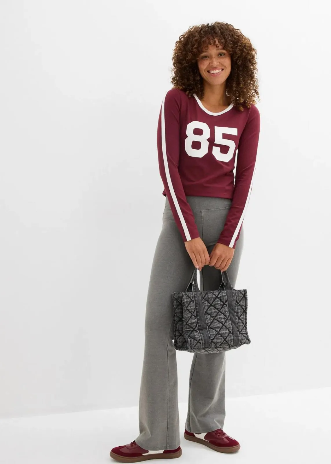 bonprix Nachhaltigere Materialien|Shirts & Tops^Langarmshirt aus leichtem Jersey ahornrot/weiß bedruckt