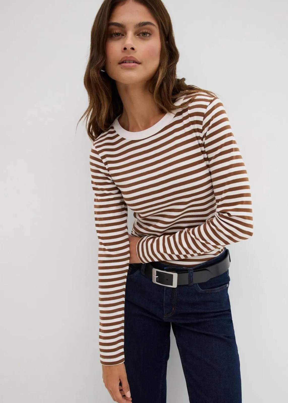 bonprix Nachhaltigere Materialien|Basics^Langarmshirt aus reiner Bio-Baumwolle pimentbraun/weiß gestreift