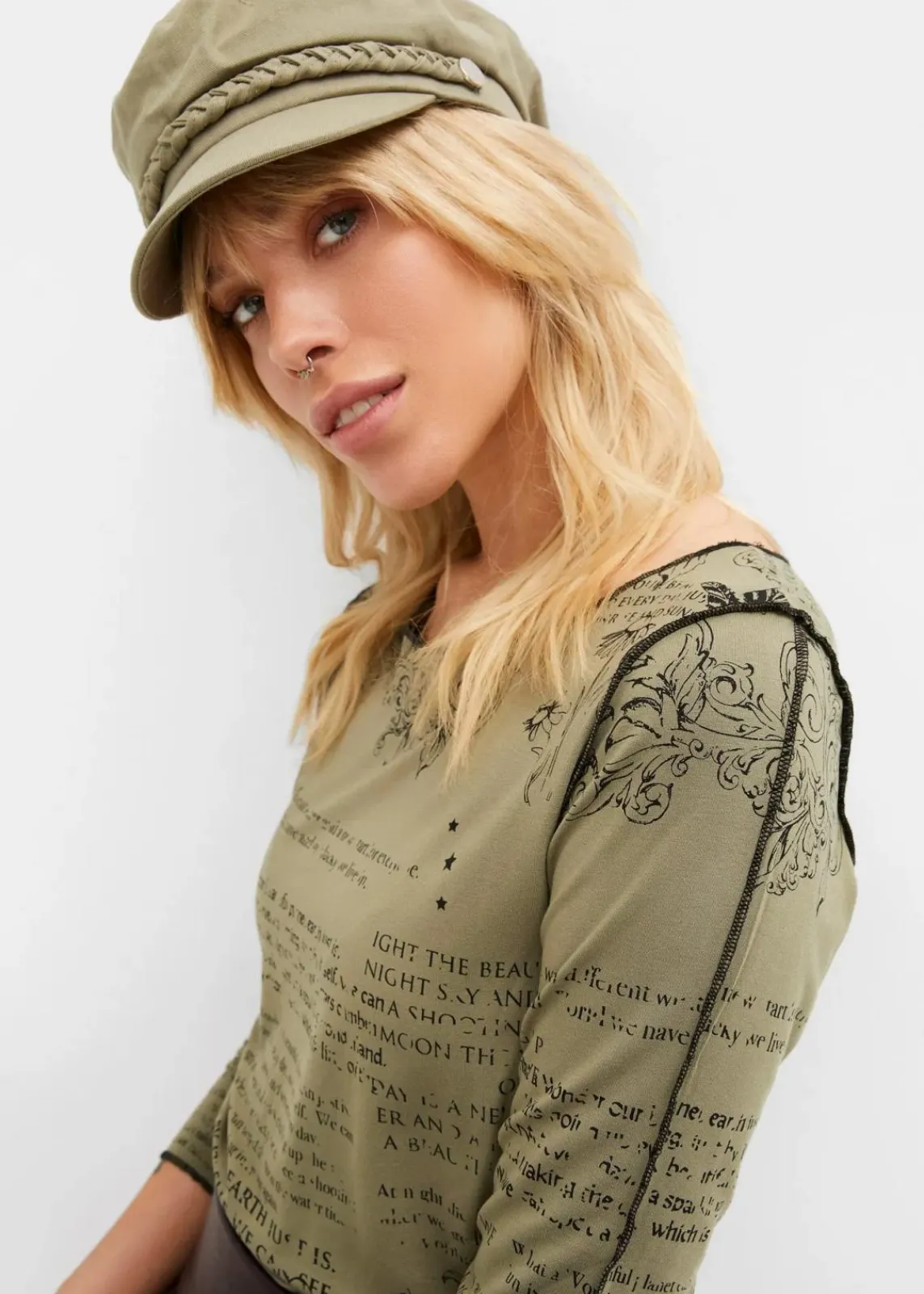 bonprix Shirts & Tops^Langarmshirt aus softer Viskose oliv/schwarz bedruckt