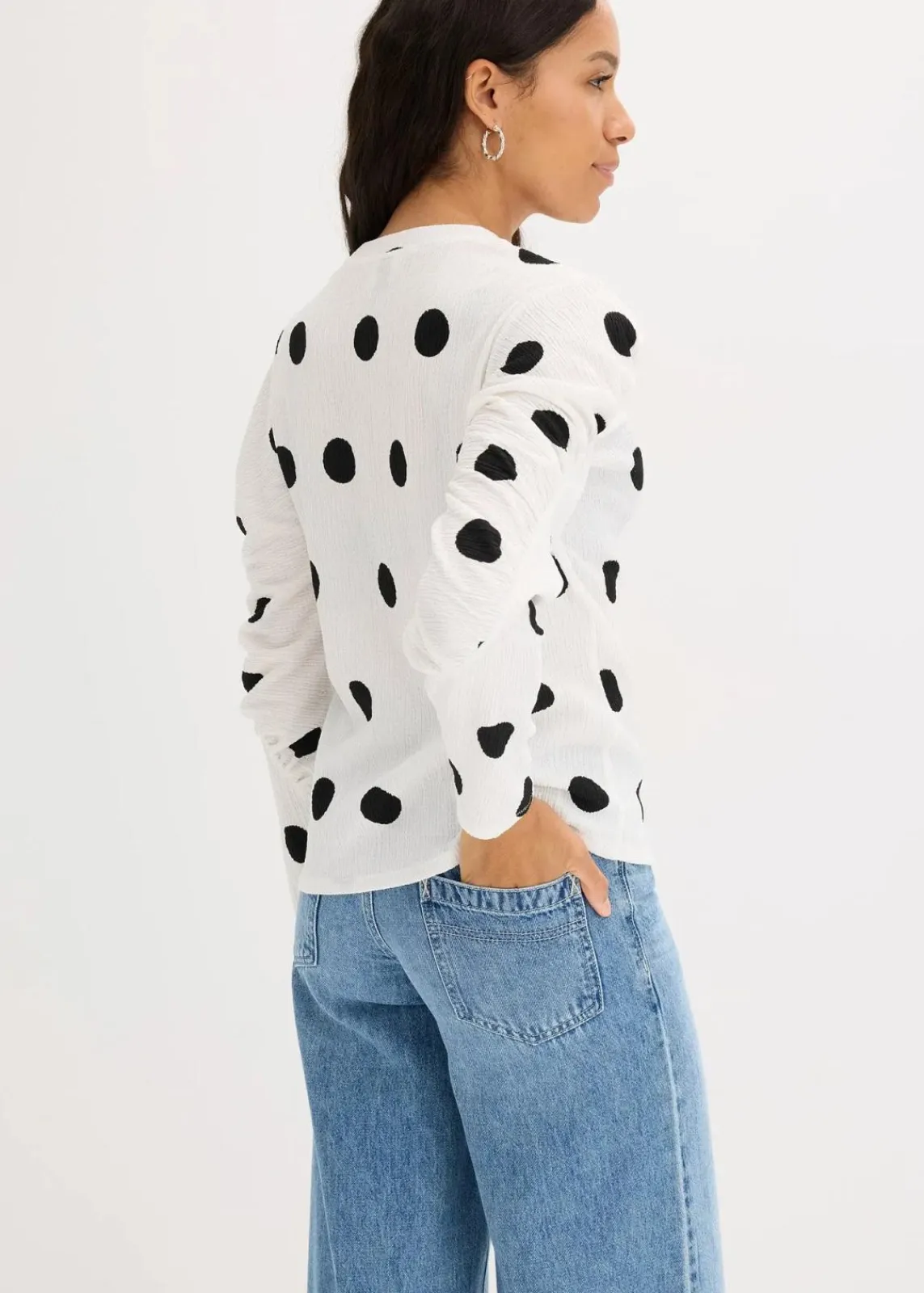 bonprix Shirts & Tops^Langarmshirt aus strukturiertem Crêpe weiß/schwarz gepunktet
