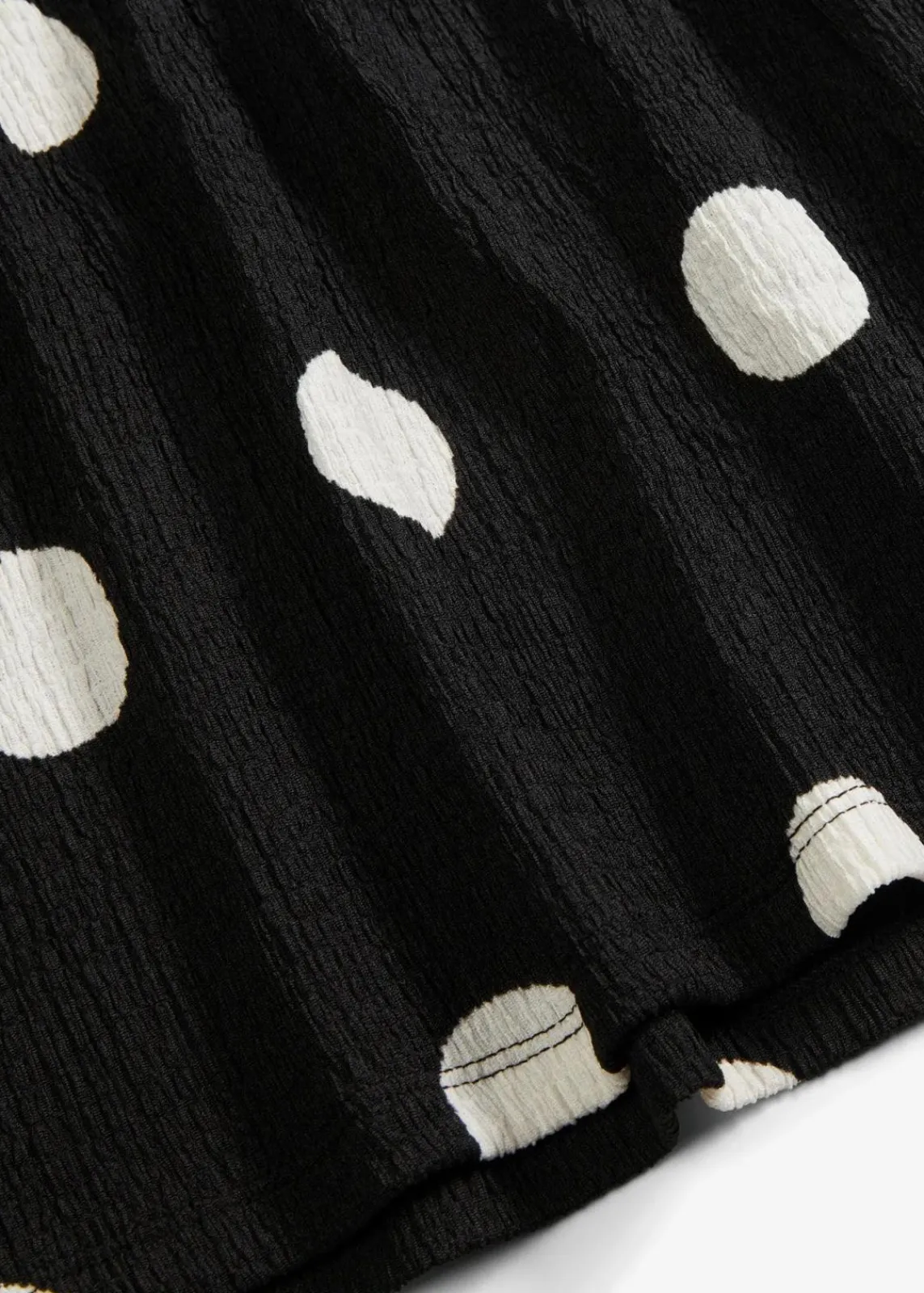 bonprix Shirts & Tops^Langarmshirt aus strukturiertem Crêpe schwarz/weiß gepunktet