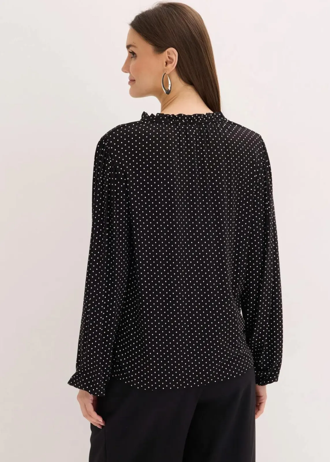 bonprix Shirts & Tops|Nachhaltigere Materialien^Langarmshirt aus Viskose-Mix schwarz mit weiß gepunktet