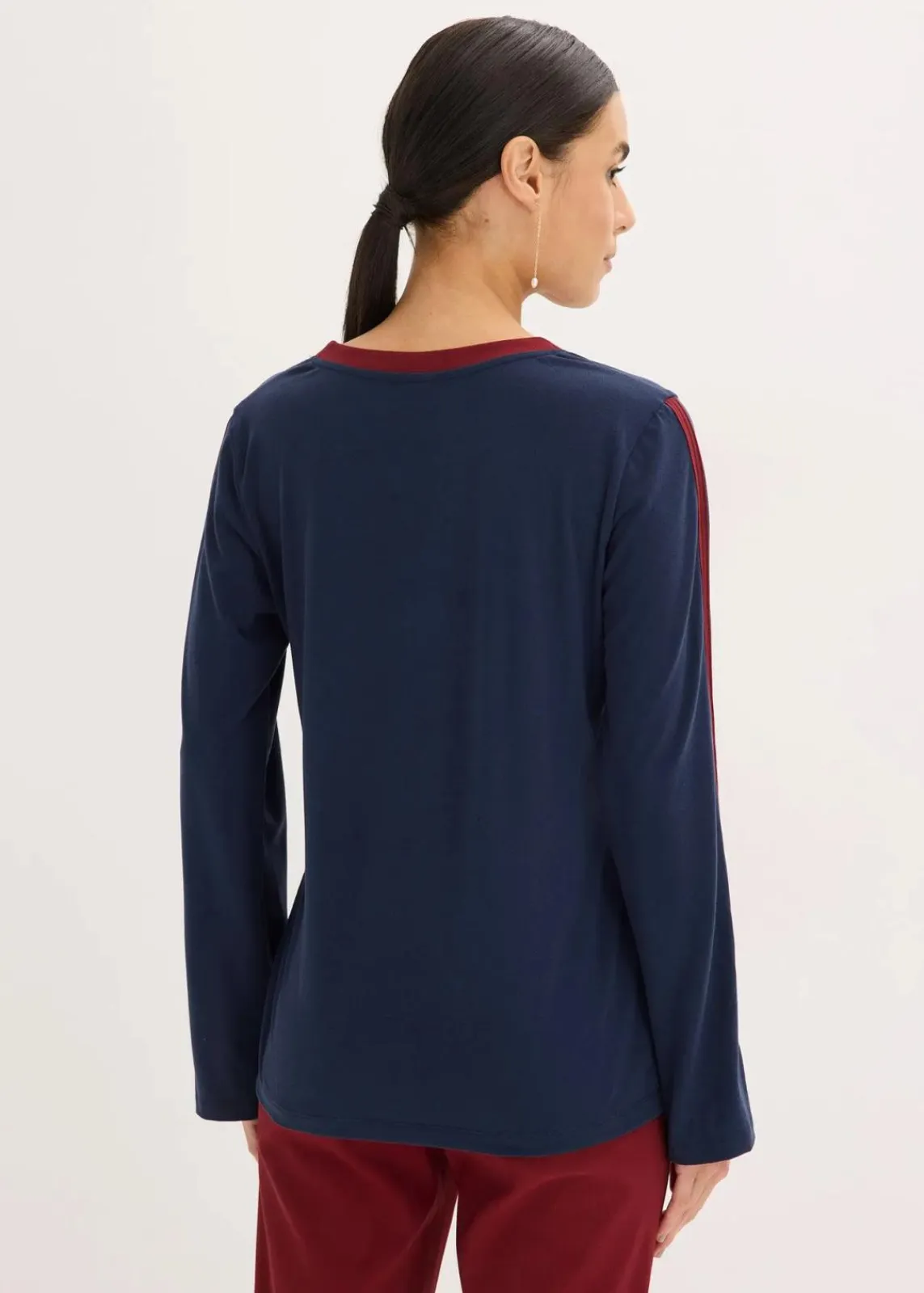bonprix Shirts & Tops^Langarmshirt mit Schlitz dunkelblau/rubinrot
