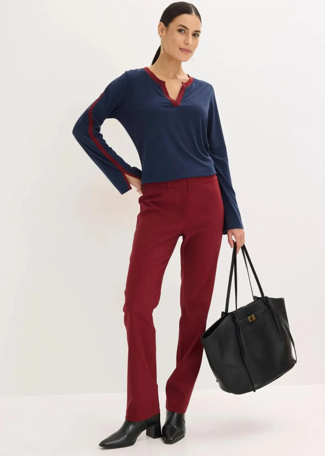 bonprix Shirts & Tops^Langarmshirt mit Schlitz dunkelblau/rubinrot