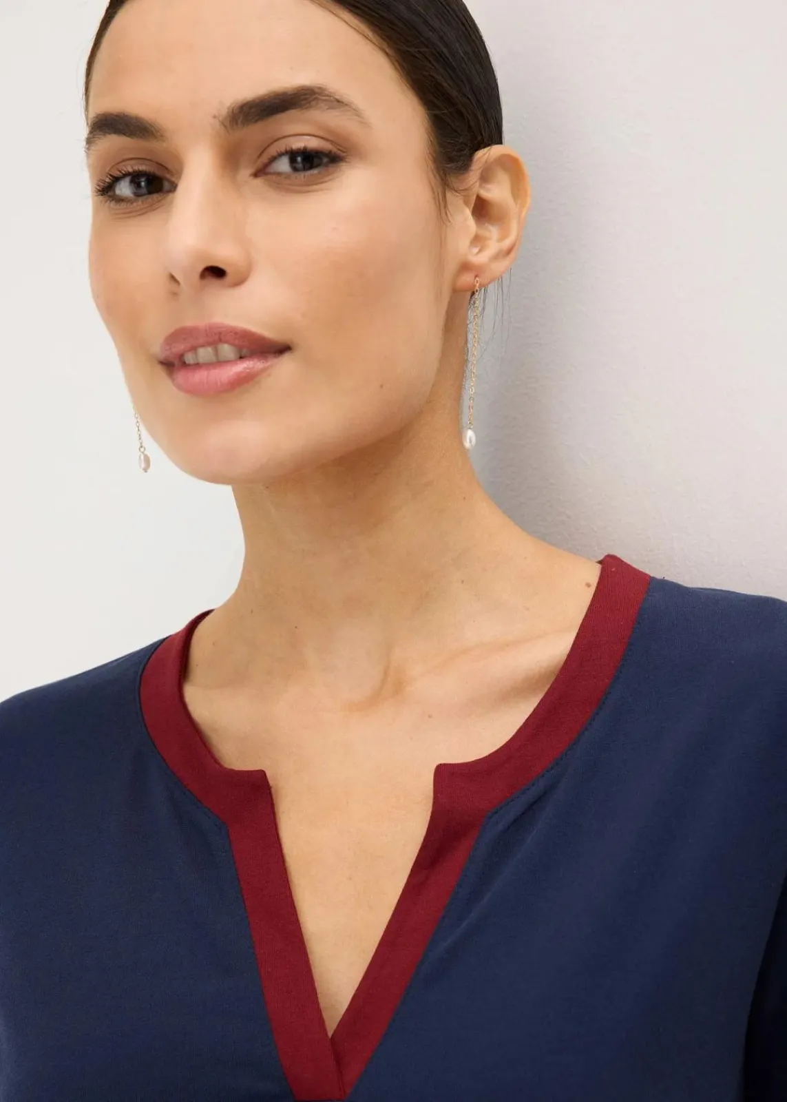 bonprix Shirts & Tops^Langarmshirt mit Schlitz dunkelblau/rubinrot