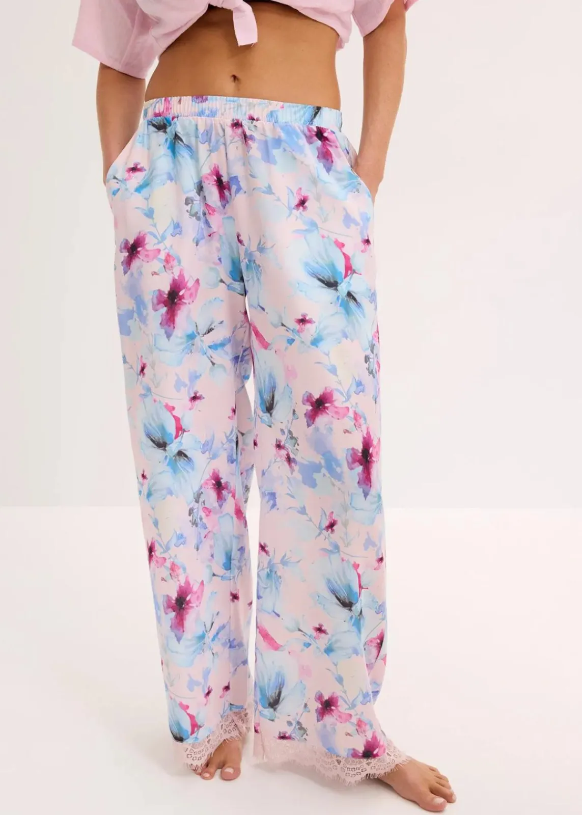 bonprix Wäsche·Nachtwäsche|Nachhaltigere Materialien^Lange Pyjamahose aus glänzendem Satin hellrosa geblümt
