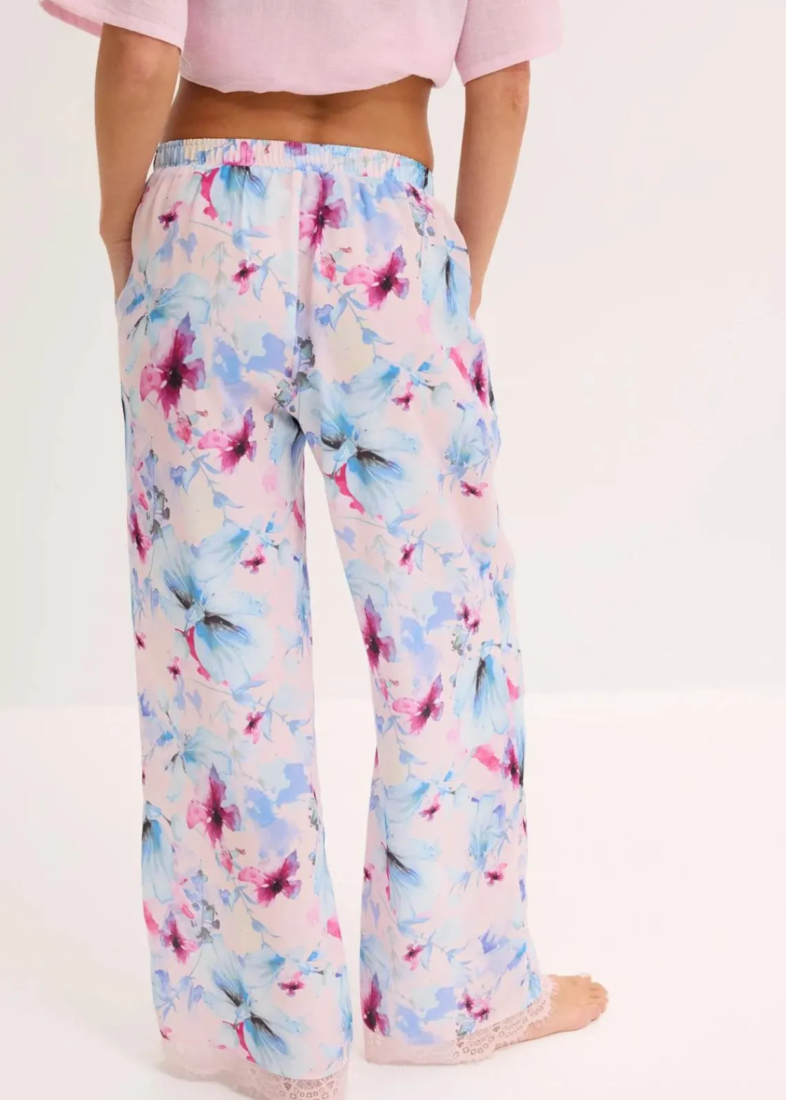 bonprix Wäsche·Nachtwäsche|Nachhaltigere Materialien^Lange Pyjamahose aus glänzendem Satin hellrosa geblümt