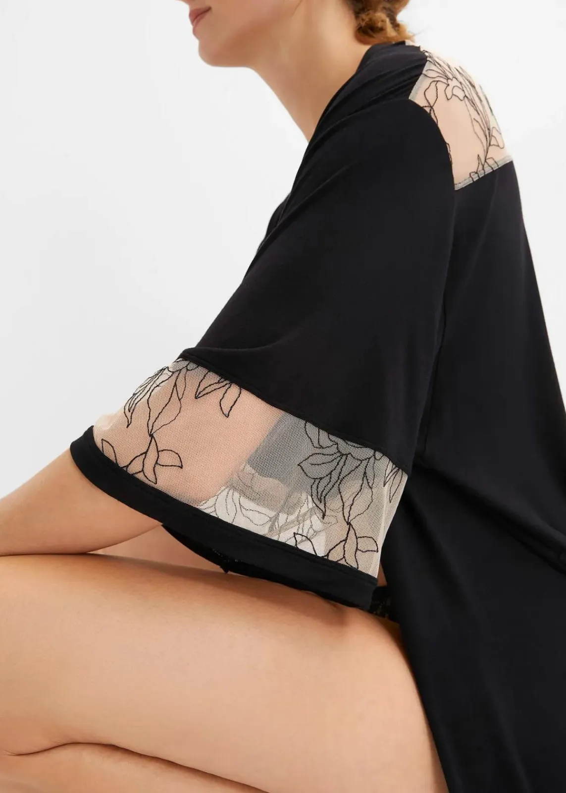 bonprix Wäsche·Dessous|Wäsche·Bademäntel^Langer Viskose Kimono mit Stickerei schwarz/kreidebeige
