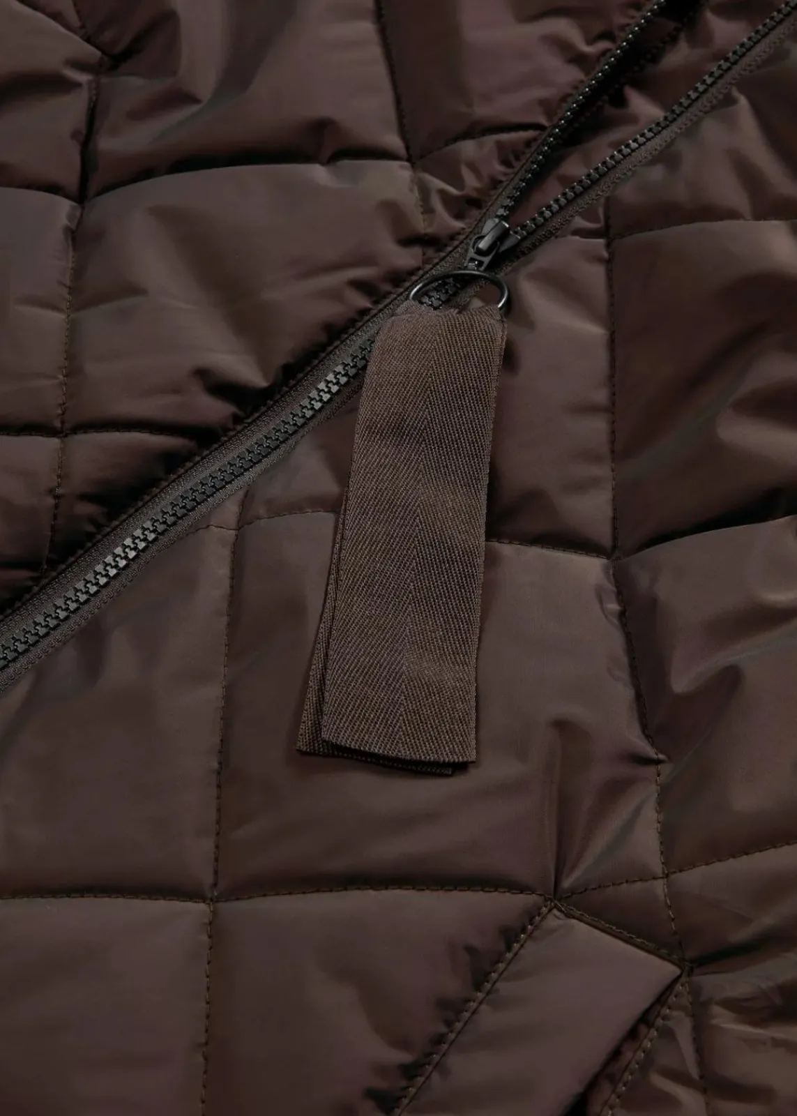 bonprix Nachhaltigere Materialien|Bekleidung·Hosen^Langer, wattierter Steppmantel mit Kapuze dunkelbraun