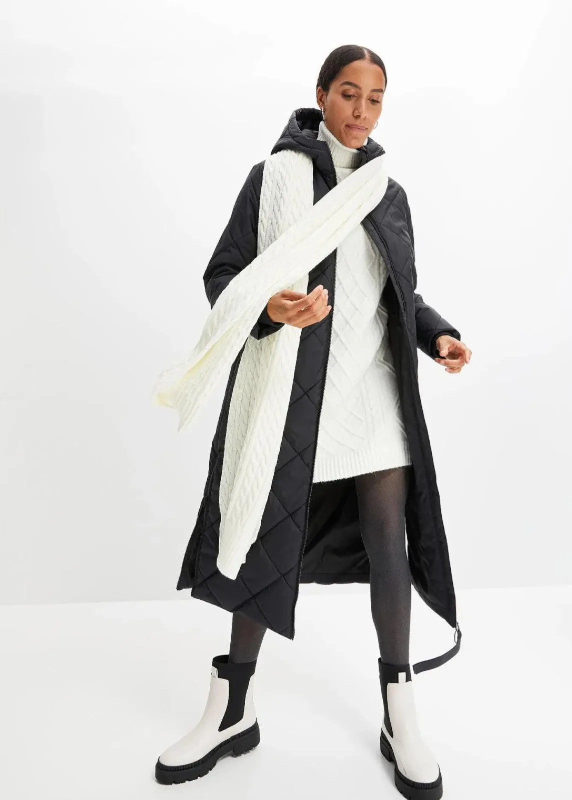 bonprix Bekleidung·Hosen|Nachhaltigere Materialien^Langer, wattierter Steppmantel mit Kapuze schwarz