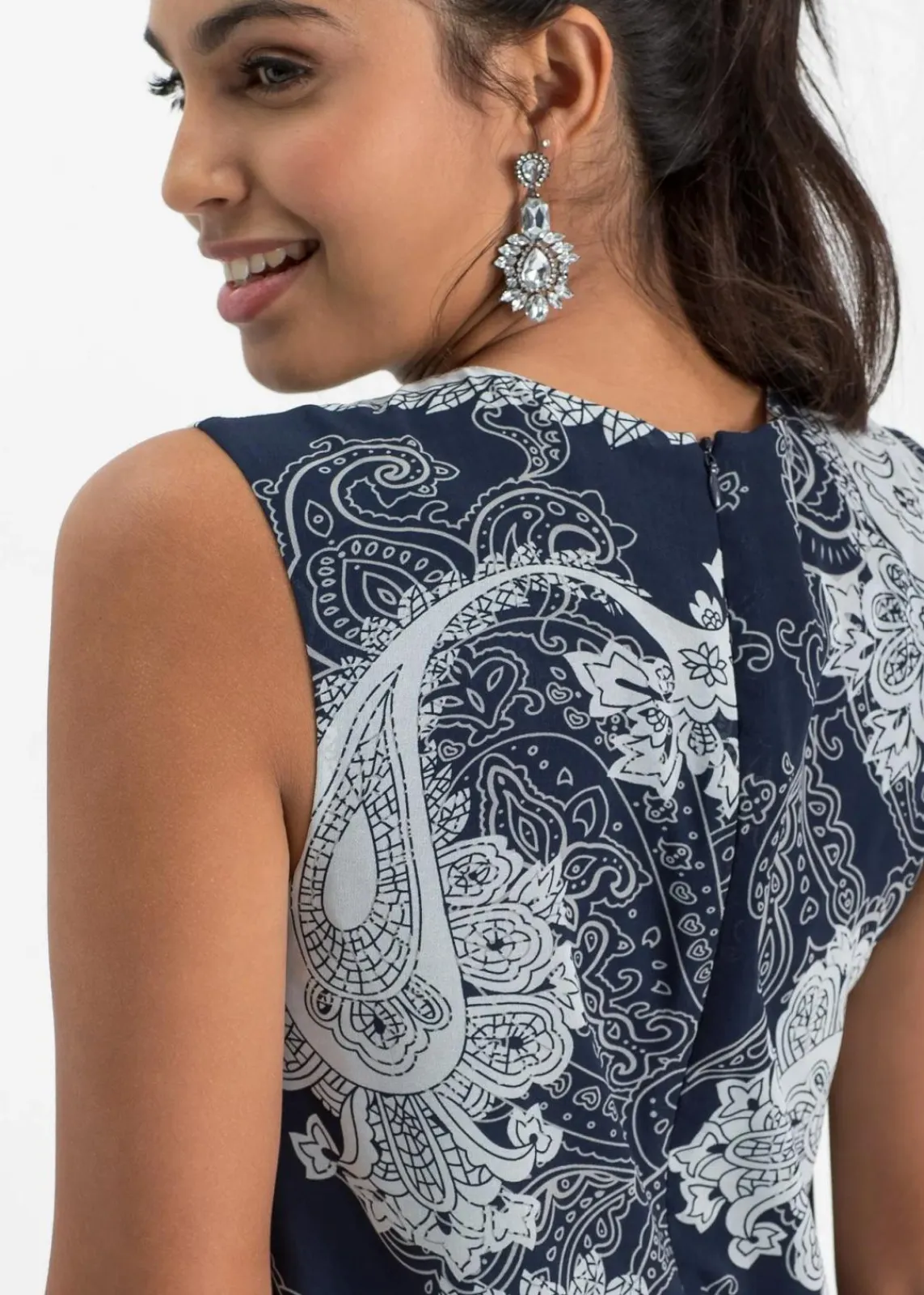 bonprix Bekleidung·Pullover & Strickjacken|Kleider^Langes Chiffonkleid dunkelblau paisley