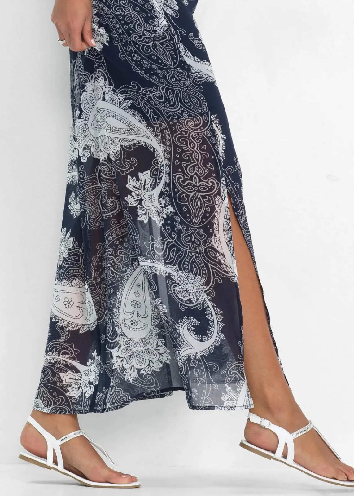 bonprix Bekleidung·Pullover & Strickjacken|Kleider^Langes Chiffonkleid dunkelblau paisley