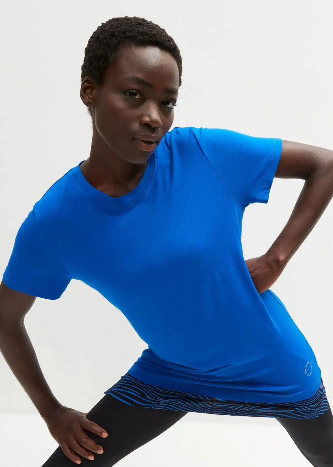 bonprix Bekleidung·Sweat|Nachhaltigere Materialien^Langes Sport-Shirt 2-in-1-Optik azurblau graphisch bedruckt
