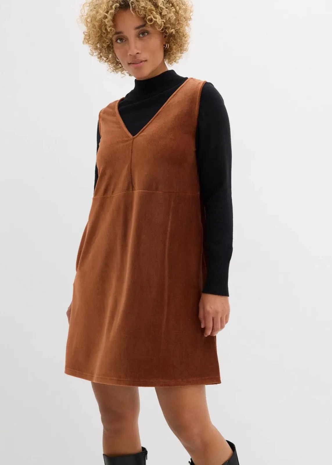 bonprix Kleider|Bekleidung·Pullover & Strickjacken^Latzkleid aus Jerseycord ziegelbraun