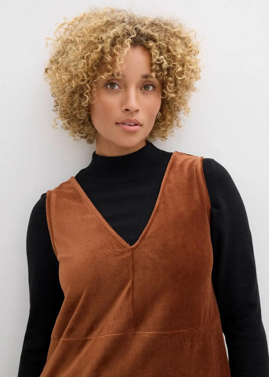 bonprix Kleider|Bekleidung·Pullover & Strickjacken^Latzkleid aus Jerseycord ziegelbraun