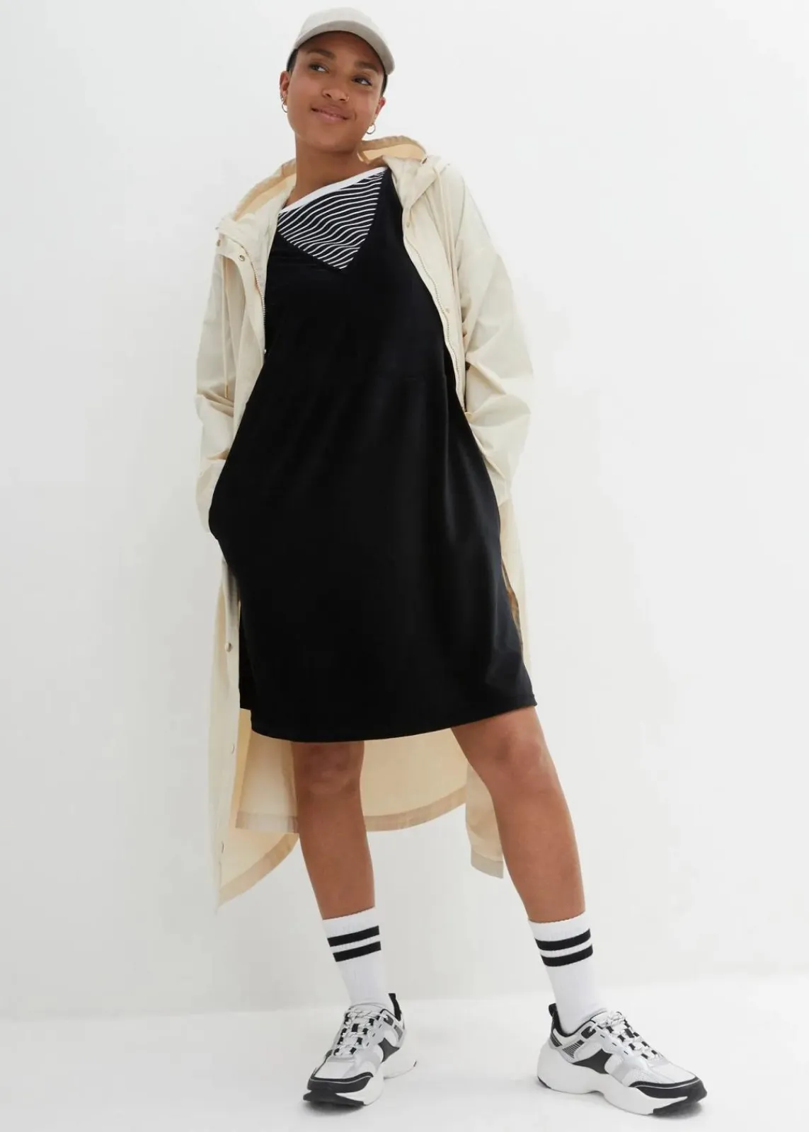 bonprix Bekleidung·Pullover & Strickjacken|Kleider^Latzkleid aus Jerseycord schwarz