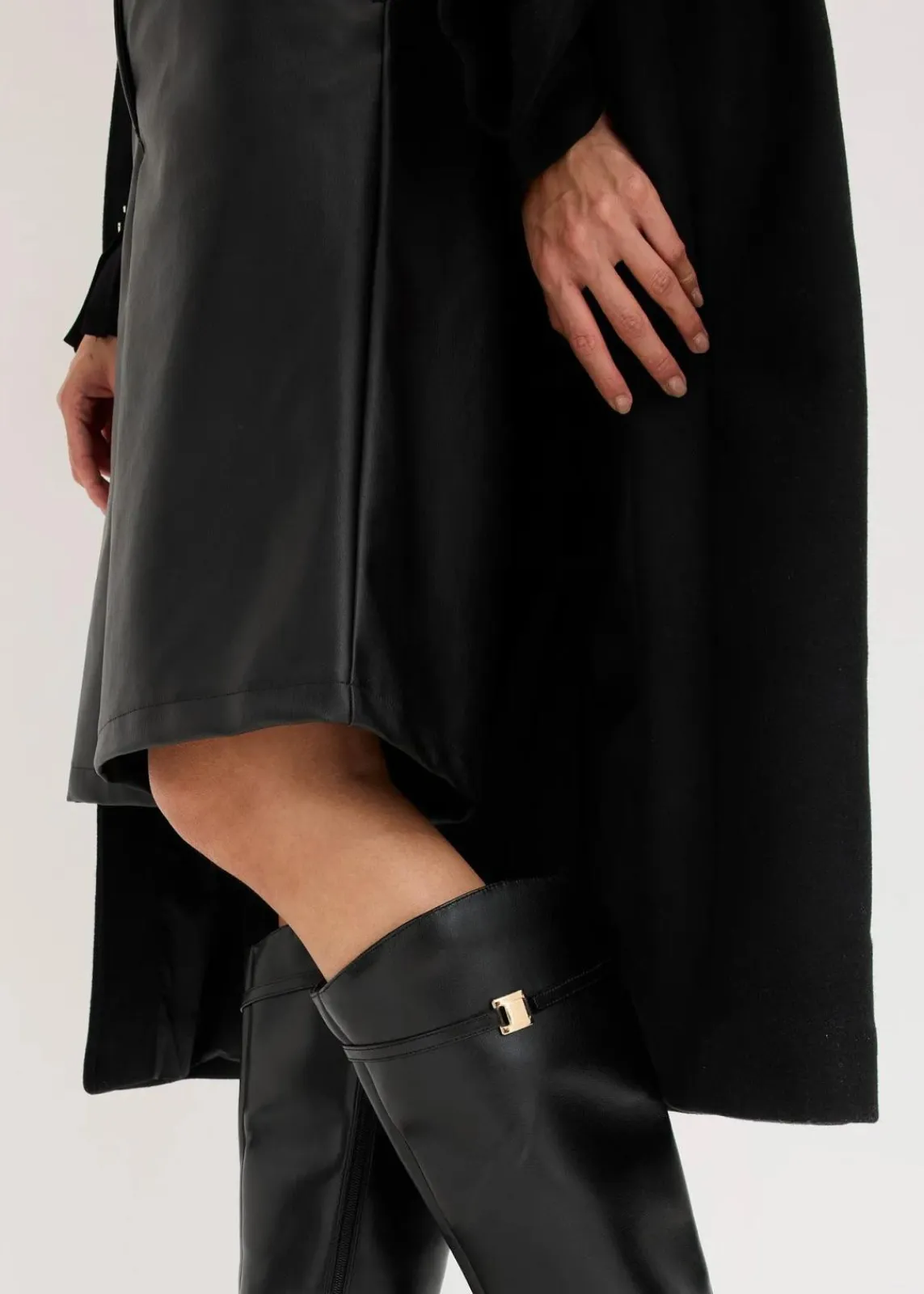 bonprix Hosen|Shorts^Lederimitat-Bermuda schwarz