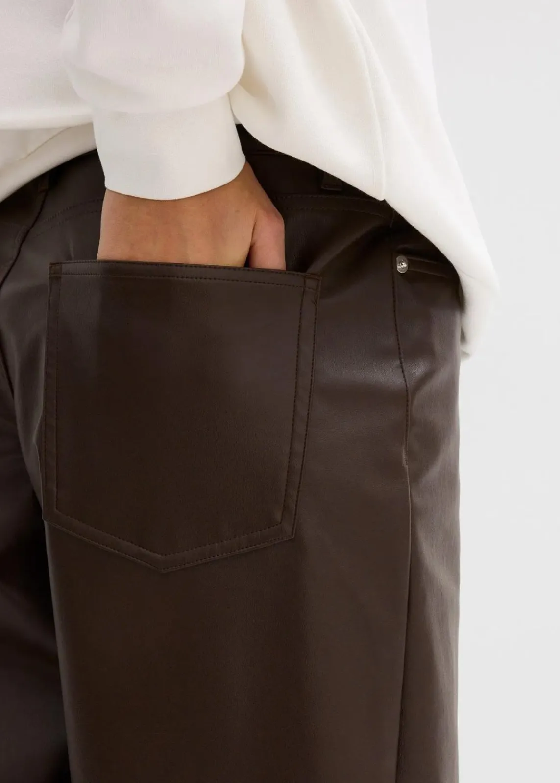 bonprix Bekleidung·Kleider|Hosen^Lederimitat-Hose im Barrel Shape, Mid Waist dunkelbraun