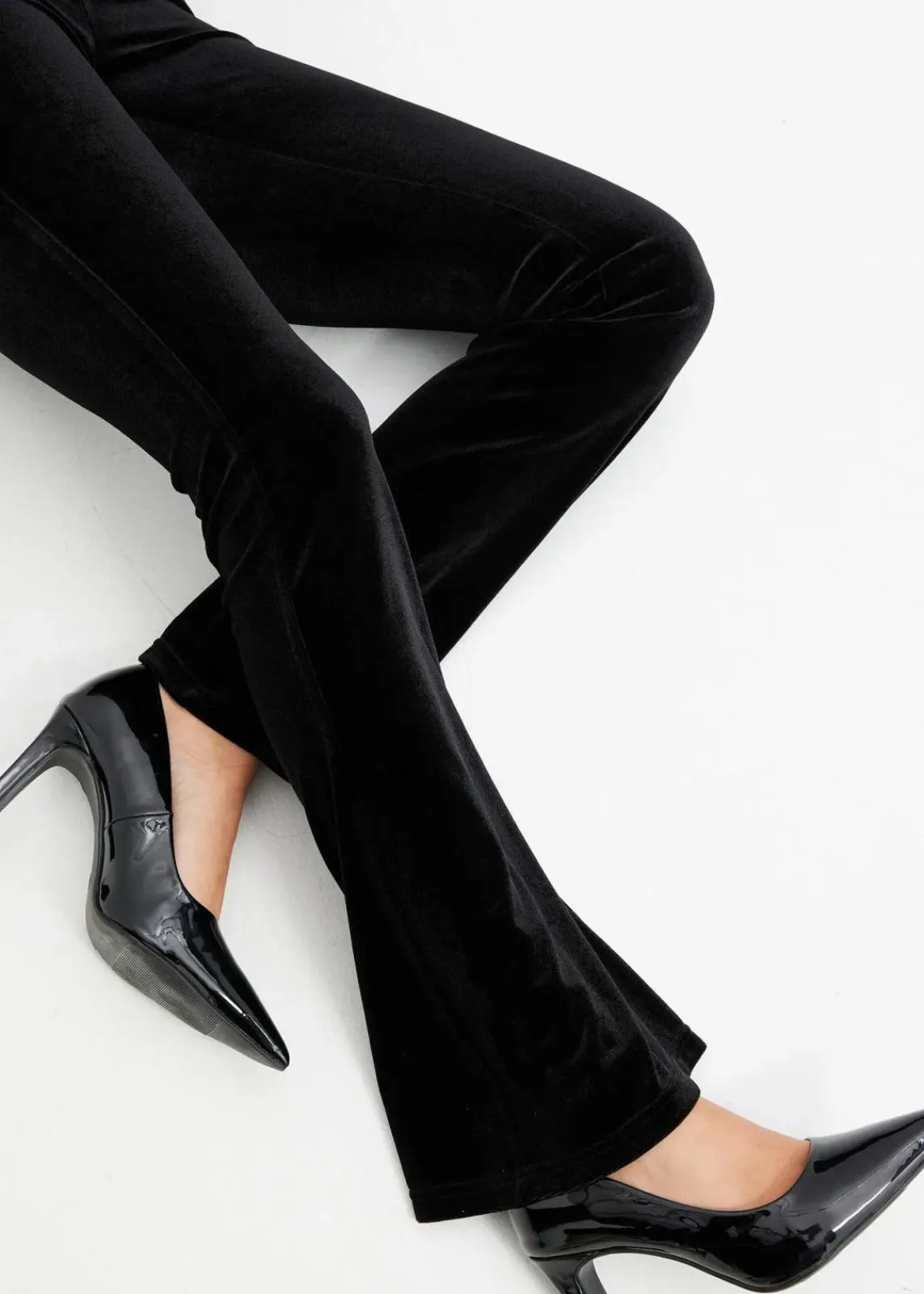 bonprix Hosen^Leggings aus softem Samt schwarz