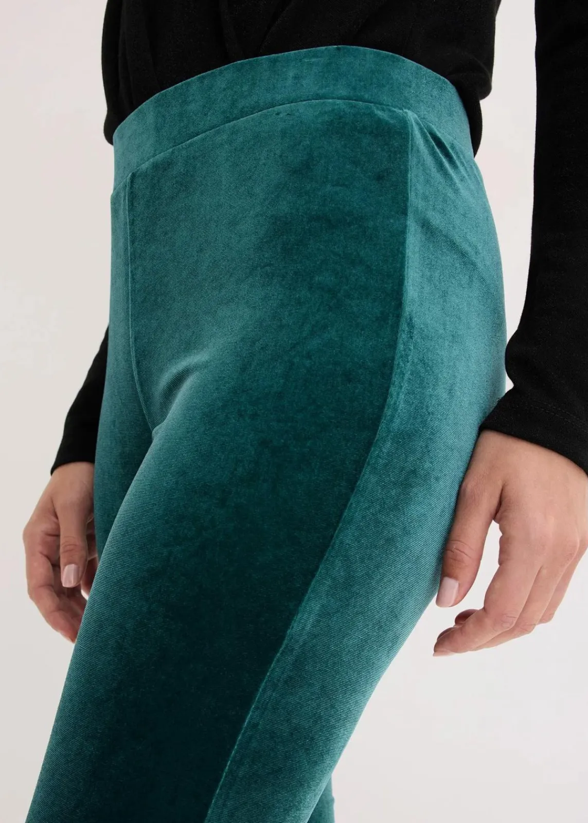 bonprix Hosen^Leggings aus softem Samt tiefgrün