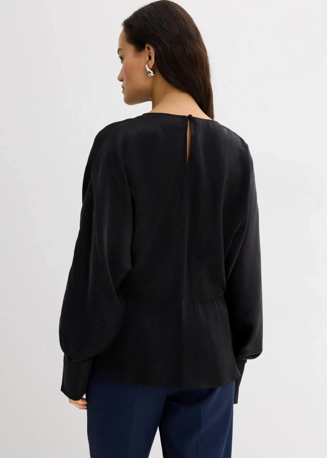 bonprix Bekleidung·Jacken & Mäntel|Blusen & Tuniken^Leicht glänzendes Blusenshirt aus Viskose-Mix schwarz