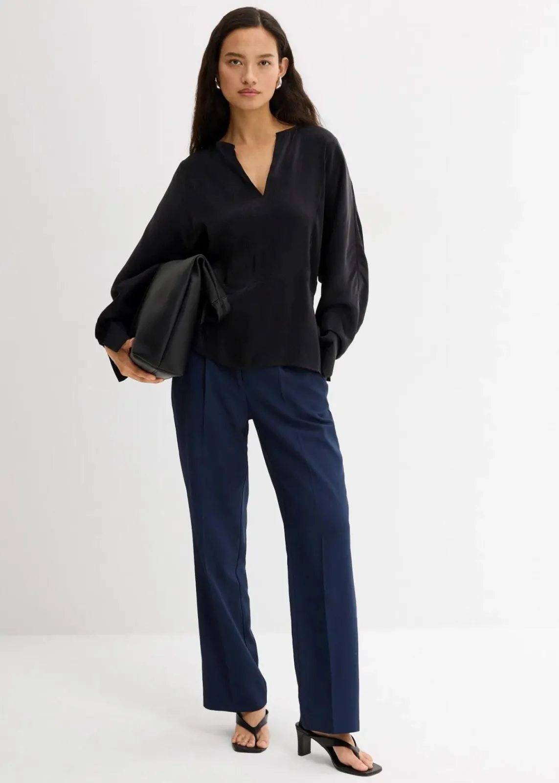 bonprix Bekleidung·Jacken & Mäntel|Blusen & Tuniken^Leicht glänzendes Blusenshirt aus Viskose-Mix schwarz
