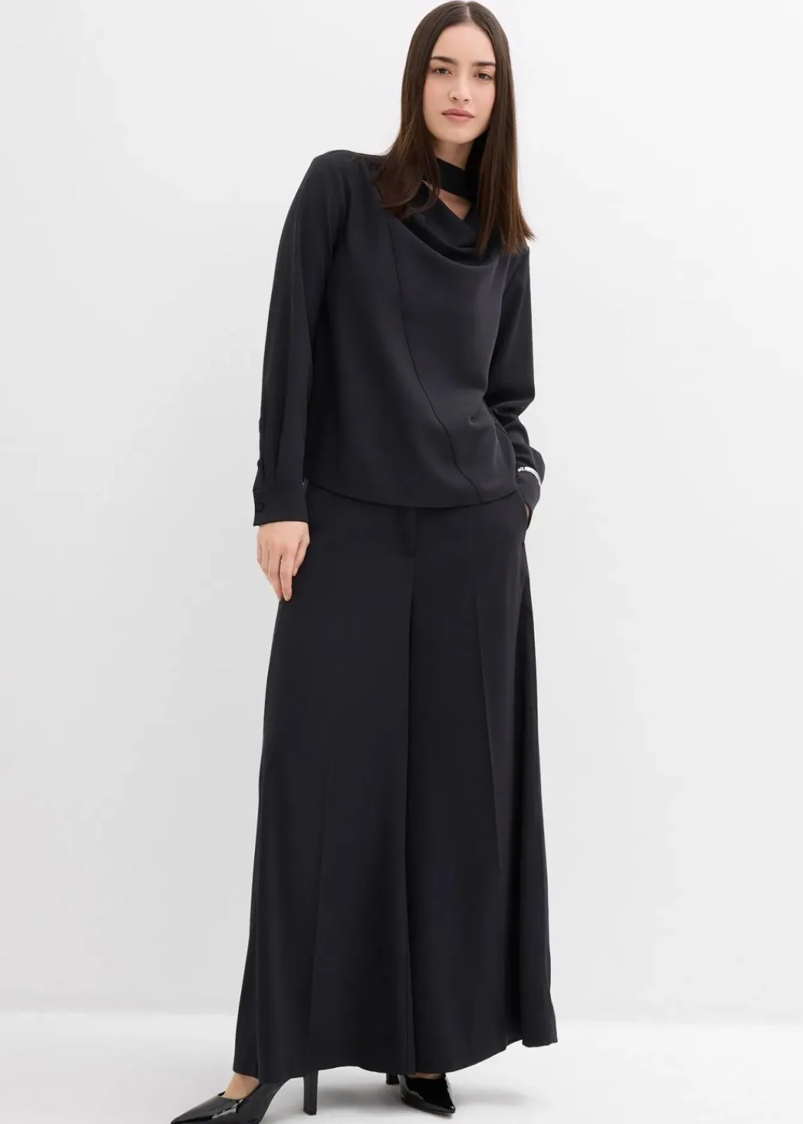 bonprix Bekleidung·Jacken & Mäntel|Blusen & Tuniken^Leicht glänzendes Blusenshirt schwarz