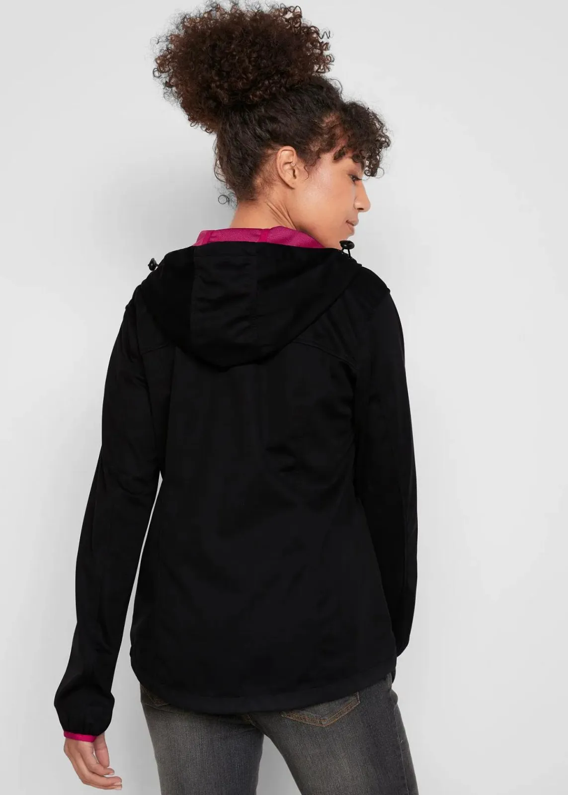 bonprix Jacken & Mäntel^Leichte Softshelljacke schwarz