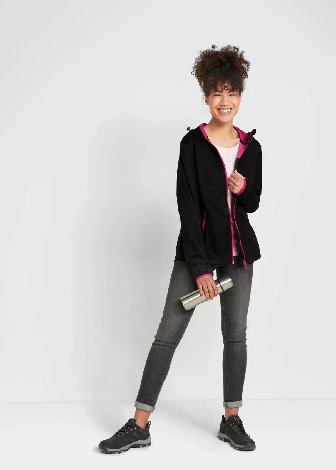 bonprix Jacken & Mäntel^Leichte Softshelljacke schwarz