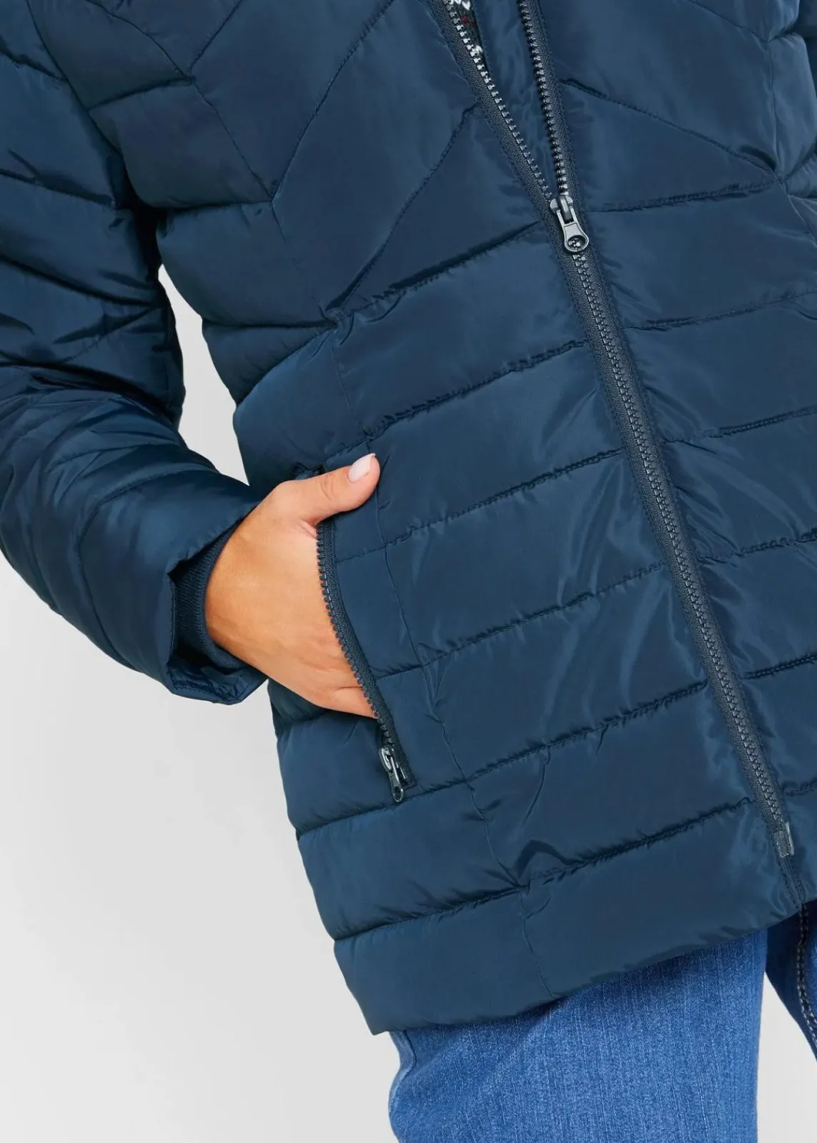 bonprix Jacken & Mäntel|Bekleidung·Hosen^Leichte Steppjacke mit abnehmbarer Kapuze dunkelblau