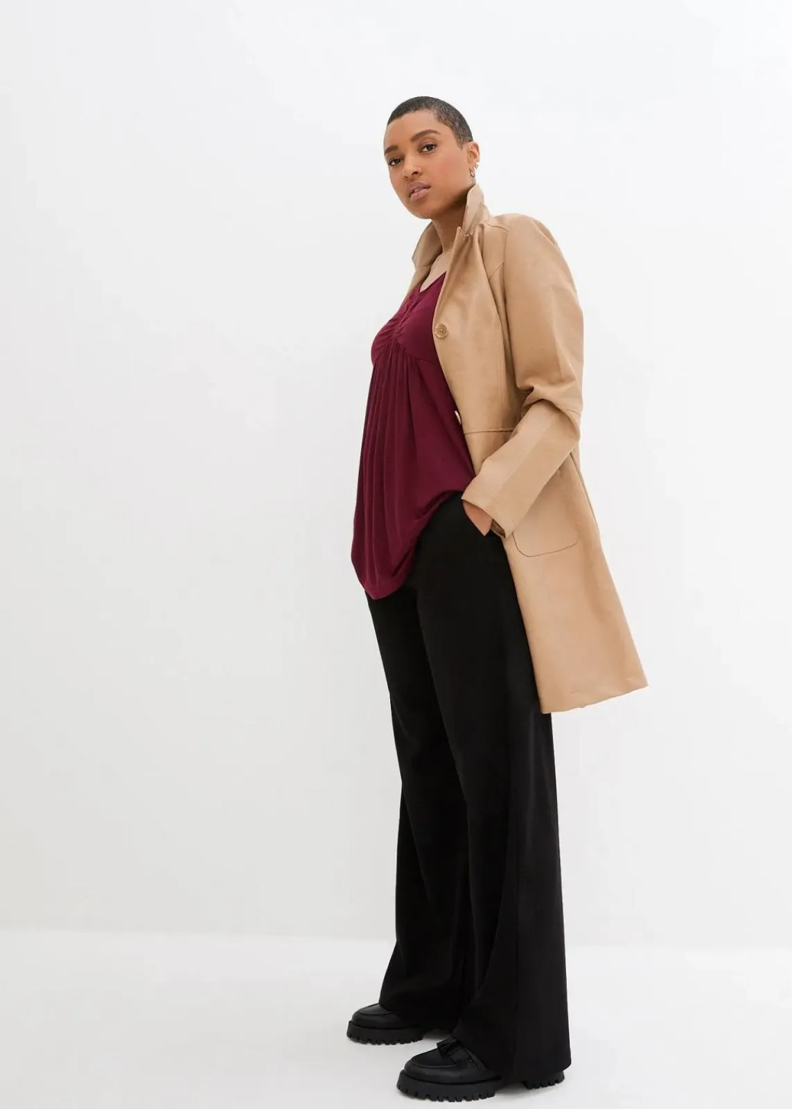 bonprix Bekleidung·Hosen|Jacken & Mäntel^Leichter Lederimitat-Mantel mit Revers, tailliert cognac
