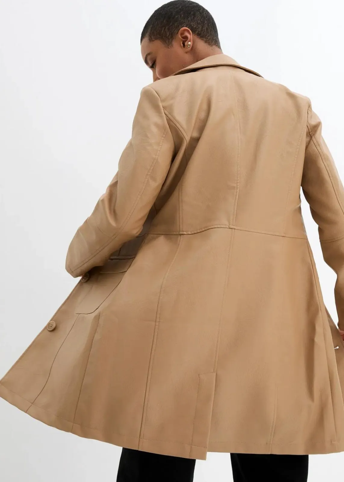 bonprix Bekleidung·Hosen|Jacken & Mäntel^Leichter Lederimitat-Mantel mit Revers, tailliert cognac