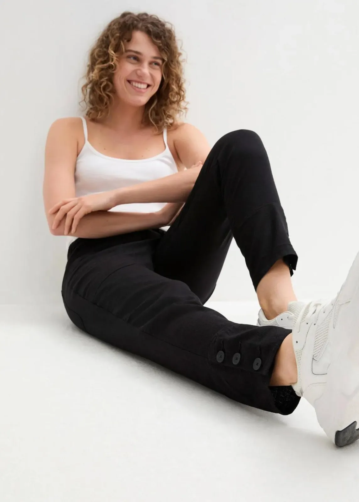 bonprix Bekleidung·Kleider|Hosen^Leinenhose mit Taschendetails und Knöpfen am Saum schwarz