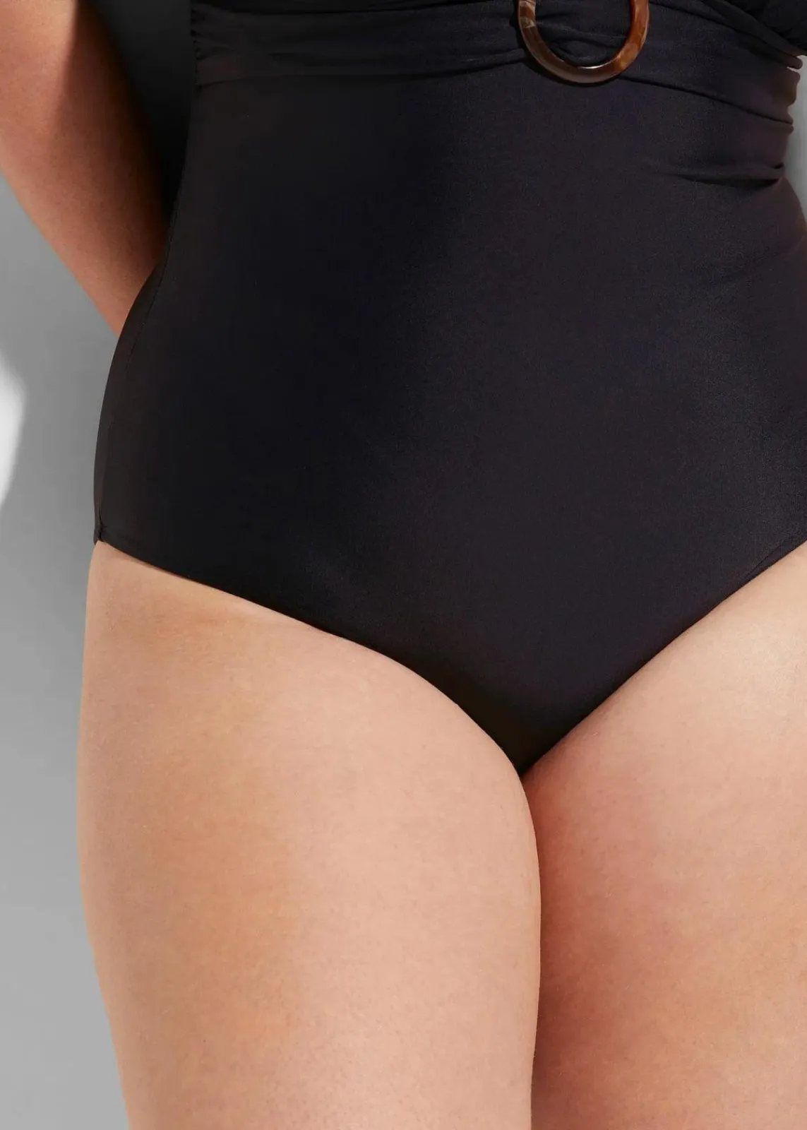 bonprix Nachhaltigere Materialien|Shapewear^Light Shape-Badeanzug mit V-Ausschnitt schwarz