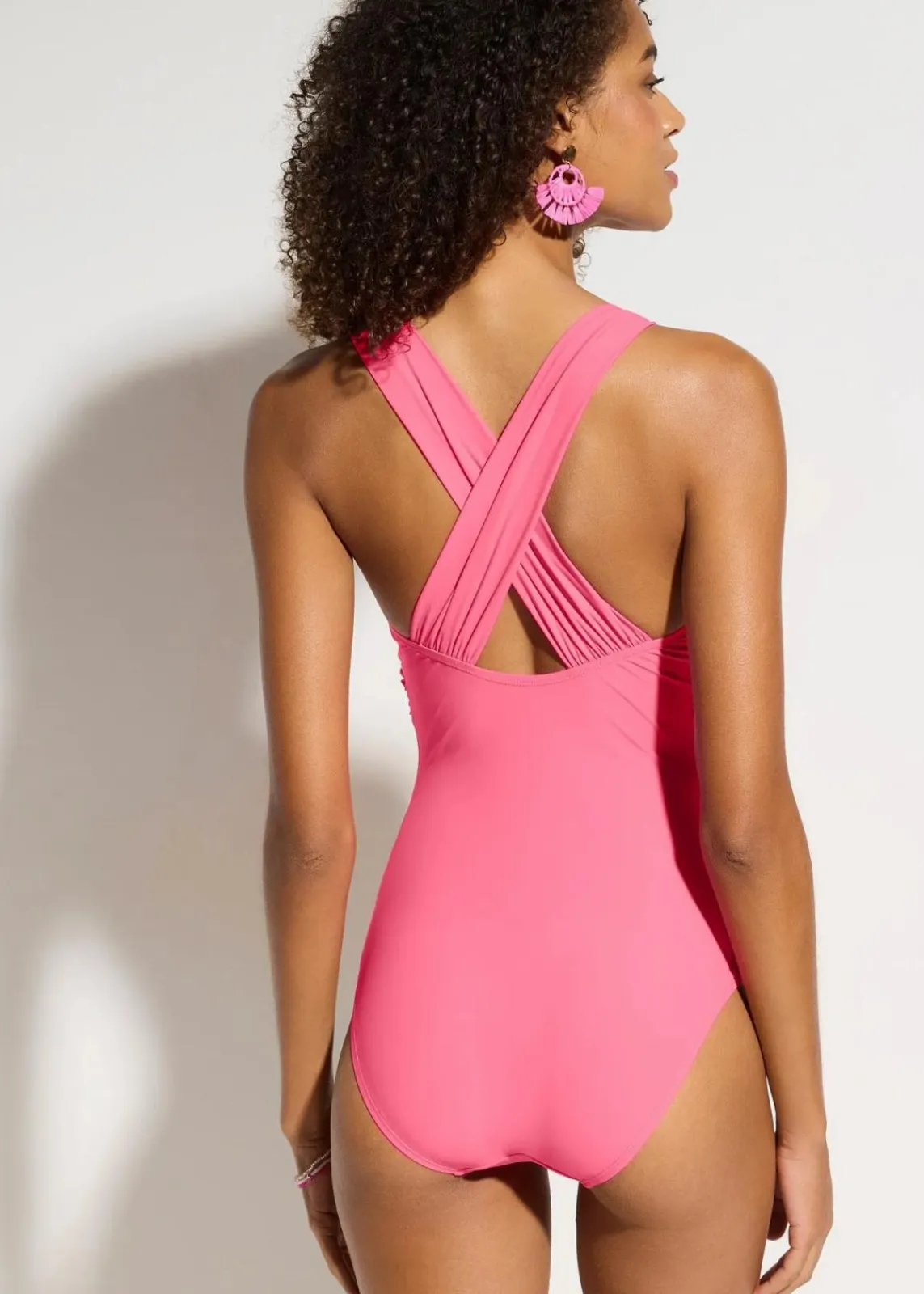 bonprix Nachhaltigere Materialien|Shapewear^Light Shape-Badeanzug mit gekreuzten Trägern beere
