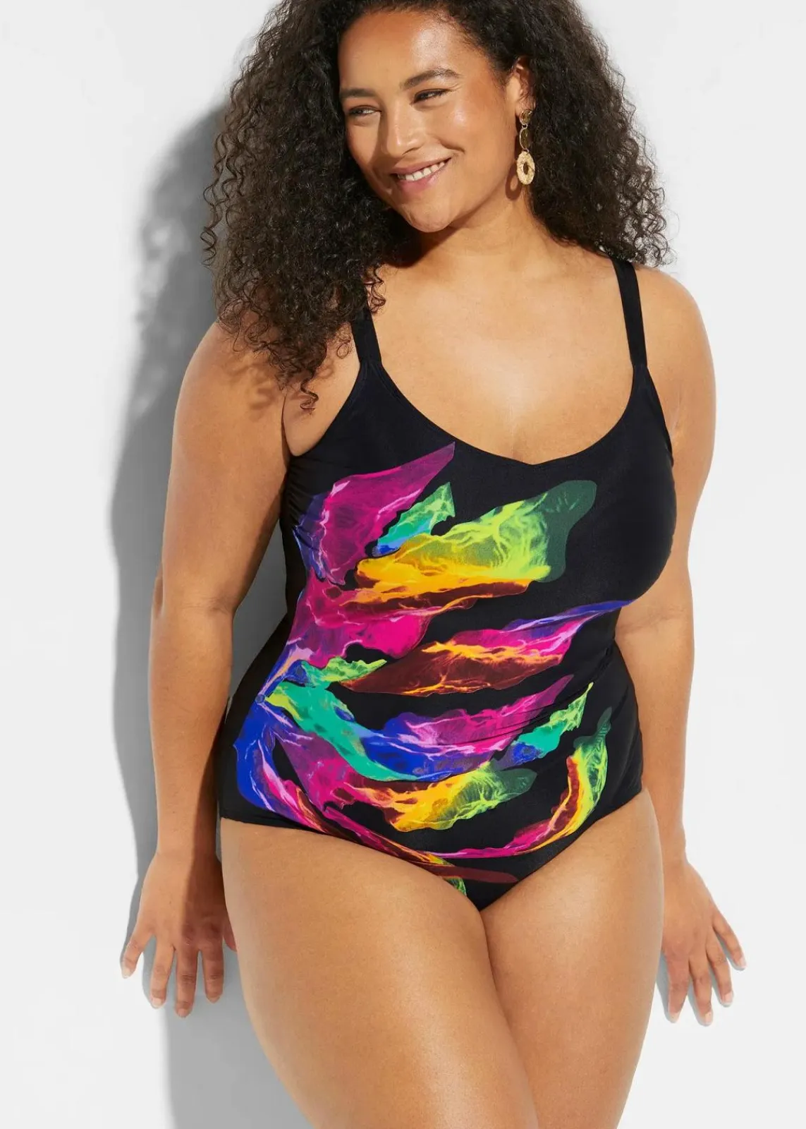 bonprix Nachhaltigere Materialien|Shapewear^Light Shape-Badeanzug mit V-Ausschnitt schwarz bedruckt
