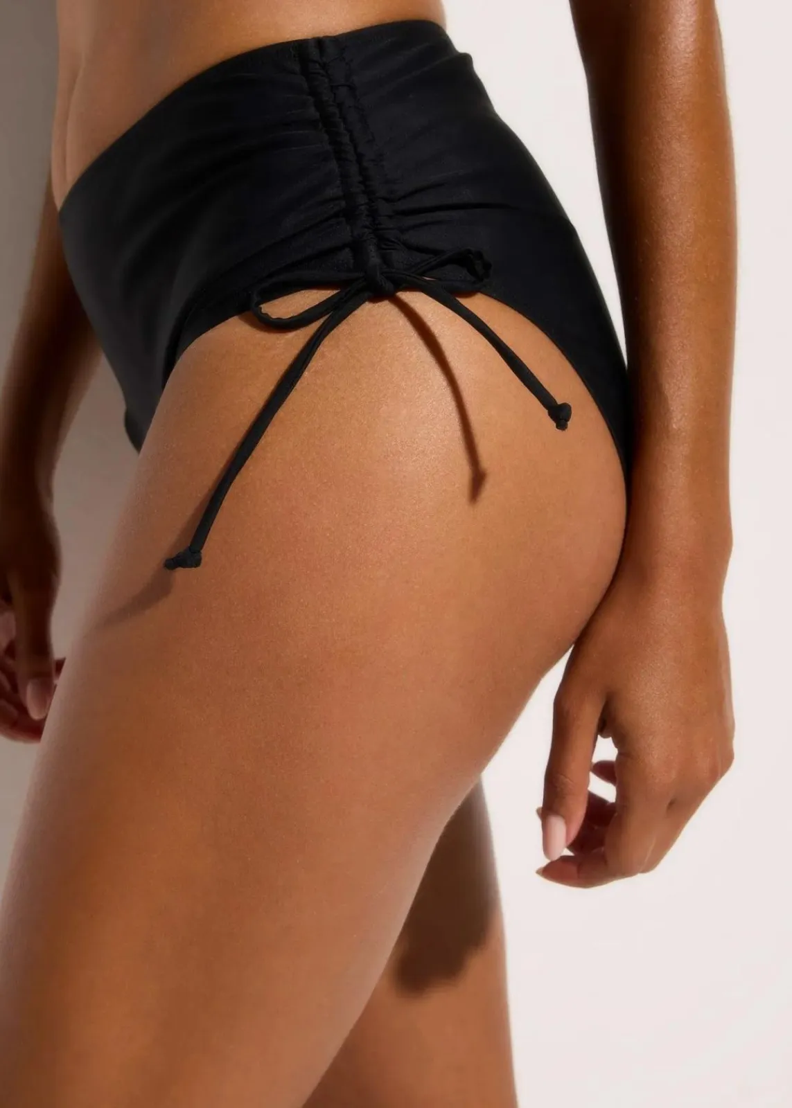 bonprix Nachhaltigere Materialien|Mix & Match^Light Shape-Bikinihose (2er Pack) schwarz + oliv