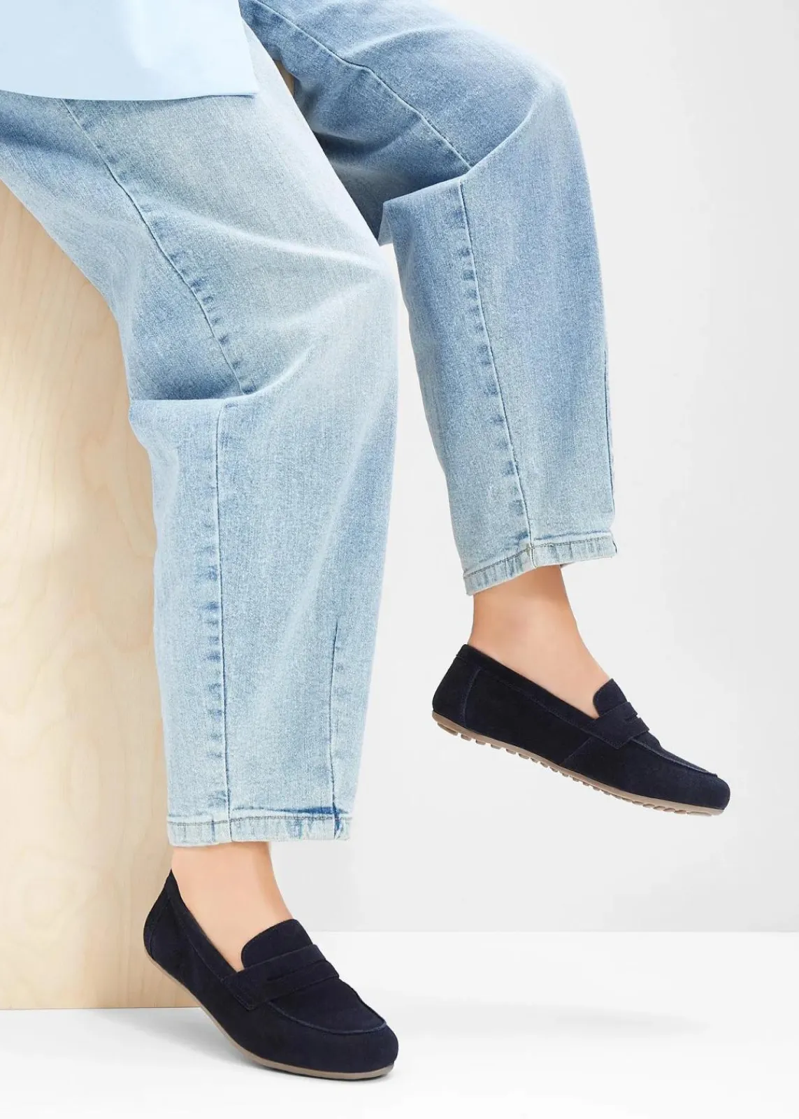 bonprix Slipper & Halbschuhe|Loafer^Loafer aus Veloursleder dunkelblau