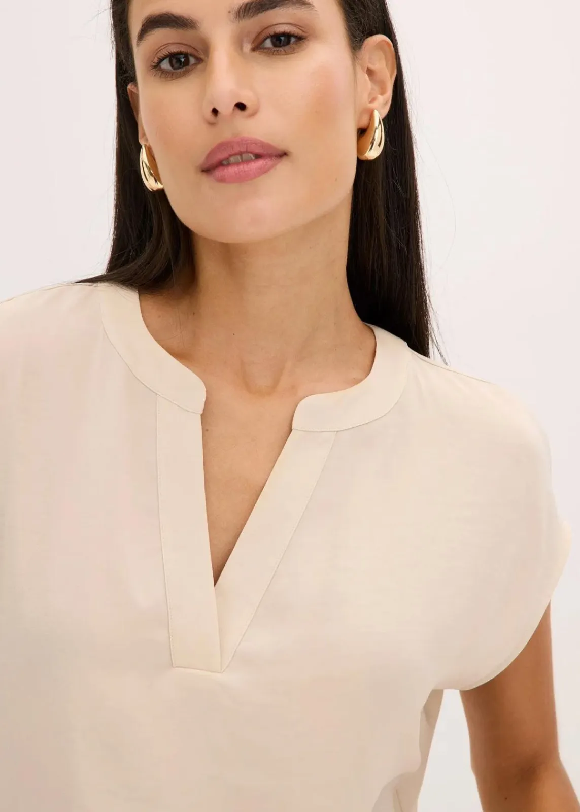 bonprix Nachhaltigere Materialien|Blusen & Tuniken^Lockere Satin-Kurzarmtunika mit überschnittenen Schultern beige
