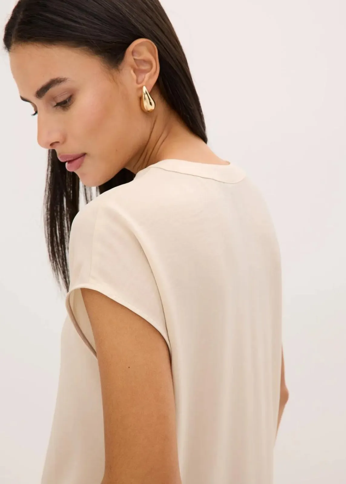 bonprix Nachhaltigere Materialien|Blusen & Tuniken^Lockere Satin-Kurzarmtunika mit überschnittenen Schultern beige